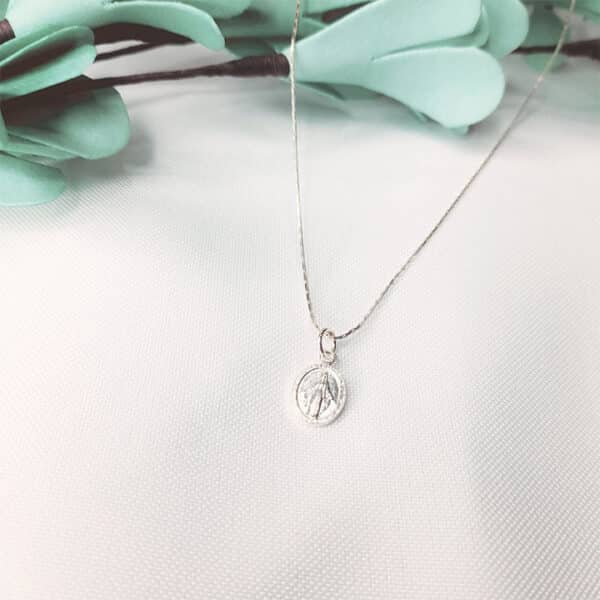 Cadena Plata y Dije de Virgen de los Rayos