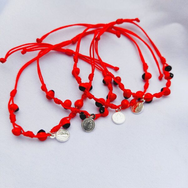 Pulseras de Huayruro con Medalla San Benito - Imagen 2