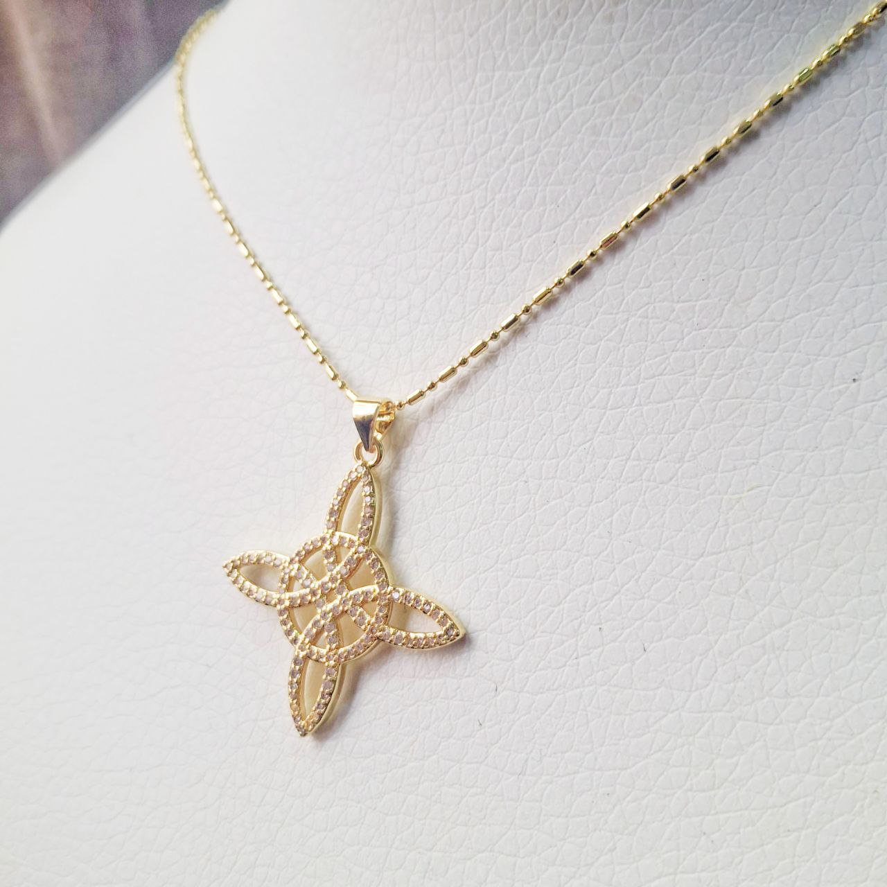 Cadena baño de Oro Nudo de Bruja - Imagen 3