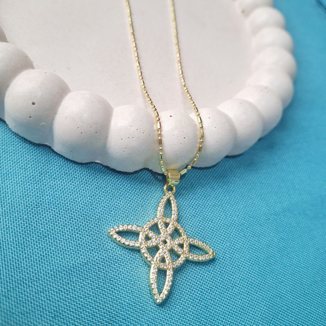 Cadena baño de Oro Nudo de Bruja